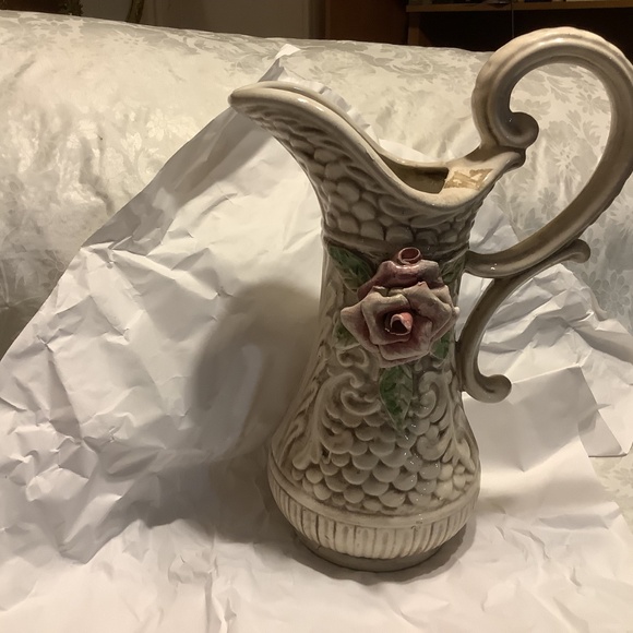Vintage ornate Italian Capodimonte style Rose sculpted pitcher vase 14” high - Picture 7 of 13